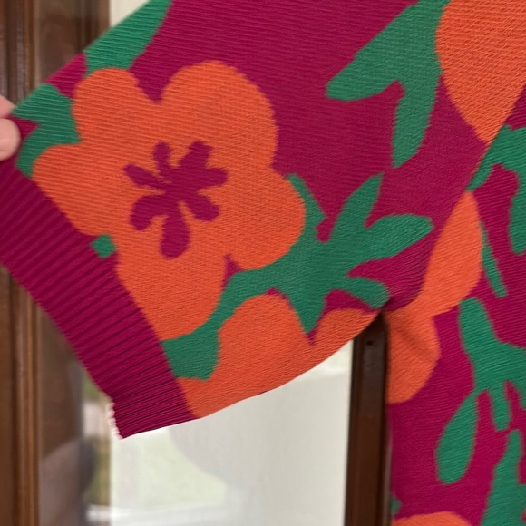 Floral Short Sleeve Sweater - Picture 2 of 8